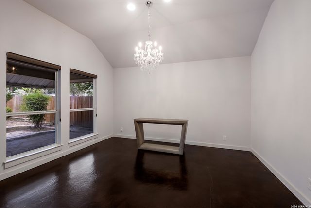 5 Carah Ct, San Antonio, TX 78216