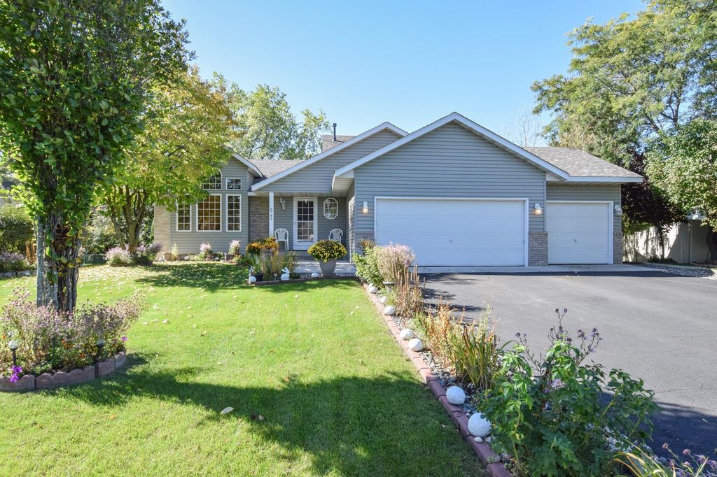 8743 Queens Gardens N, Brooklyn Park, MN 55443 — exterior