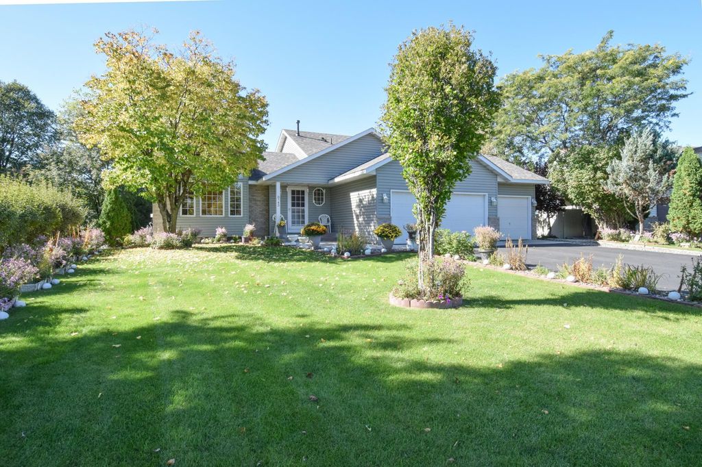 8743 Queens Gardens N, Brooklyn Park, MN 55443 — photo 2