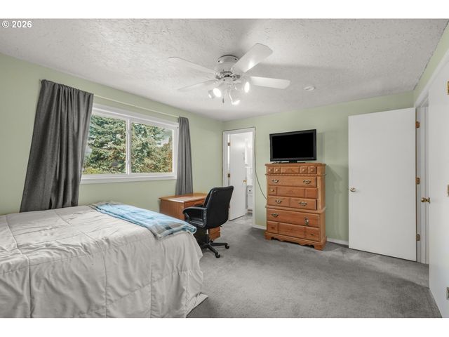 1829 Sw 17TH St, Gresham, OR 97080