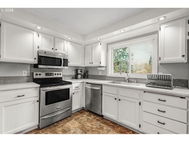 1829 Sw 17TH St, Gresham, OR 97080