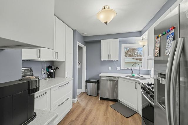 10061 Seltzer Street, Livonia, MI 48150