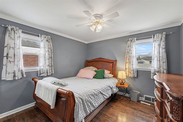 10061 Seltzer Street, Livonia, MI 48150