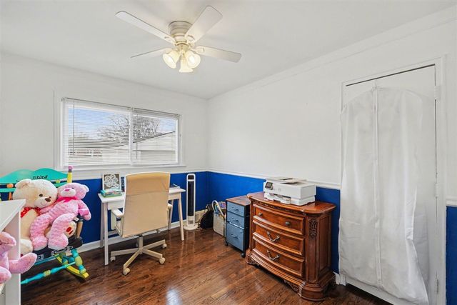 10061 Seltzer Street, Livonia, MI 48150