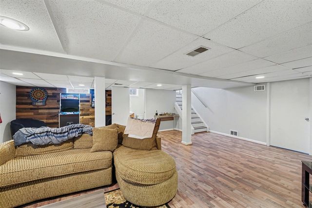 10061 Seltzer Street, Livonia, MI 48150