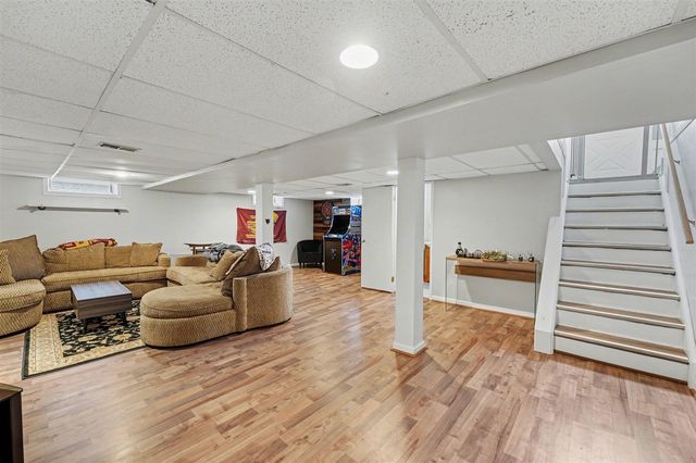 10061 Seltzer Street, Livonia, MI 48150