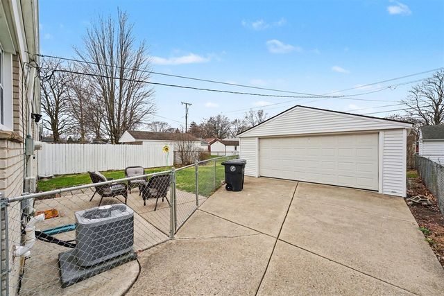 10061 Seltzer Street, Livonia, MI 48150