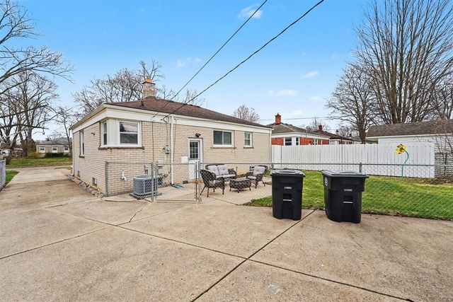 10061 Seltzer Street, Livonia, MI 48150