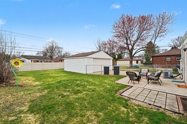 10061 Seltzer Street, Livonia, MI 48150