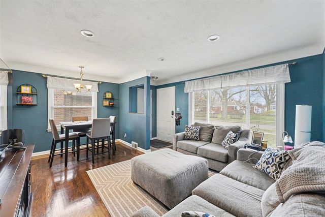 10061 Seltzer Street, Livonia, MI 48150