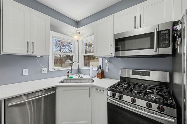 10061 Seltzer Street, Livonia, MI 48150