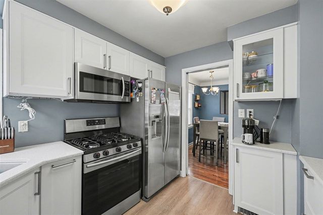 10061 Seltzer Street, Livonia, MI 48150