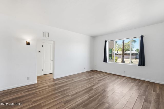 105 S Irving Avenue, Tucson, AZ 85711