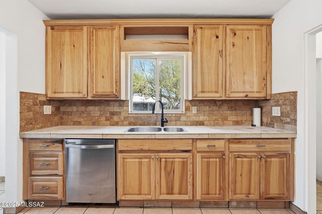 105 S Irving Avenue, Tucson, AZ 85711