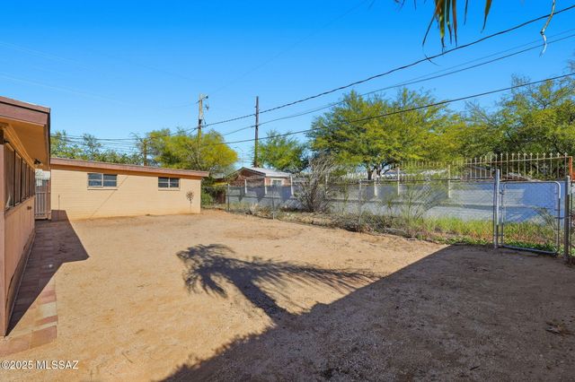 105 S Irving Avenue, Tucson, AZ 85711