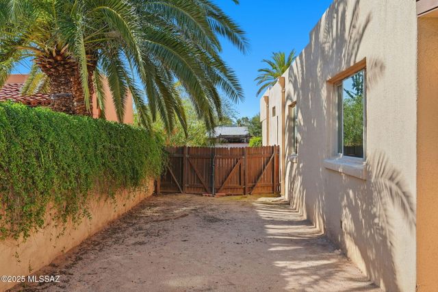 105 S Irving Avenue, Tucson, AZ 85711