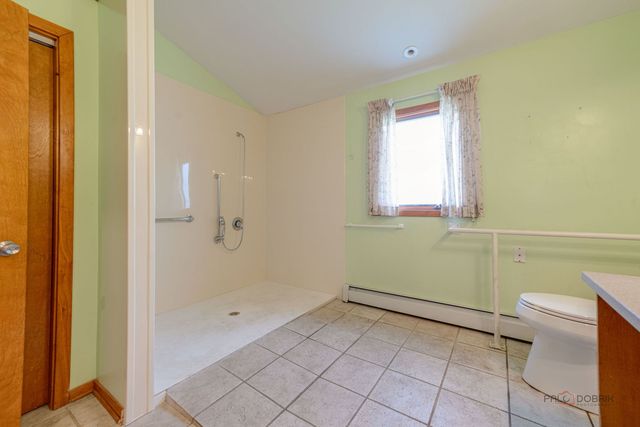 4226 N Riverdale Drive, Mchenry, IL 60051