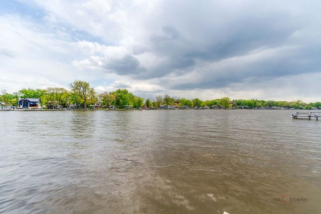 4226 N Riverdale Drive, Mchenry, IL 60051