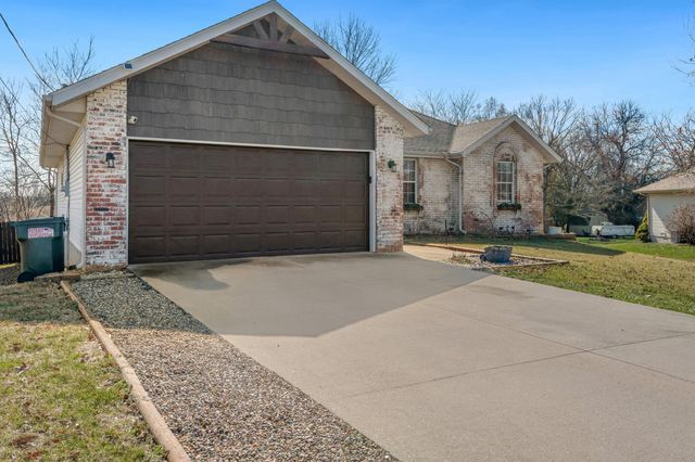 408 W Pine Street, Willard, MO 65781