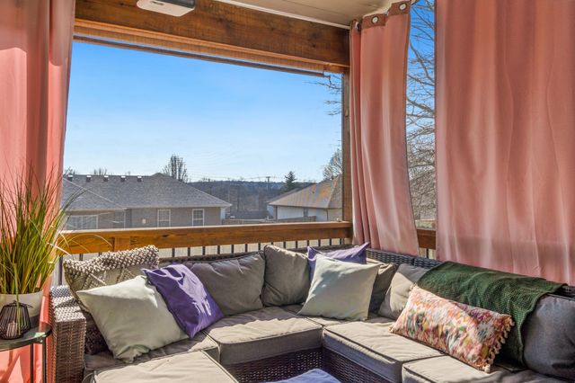 408 W Pine Street, Willard, MO 65781