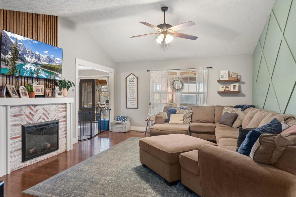 408 W Pine Street, Willard, MO 65781