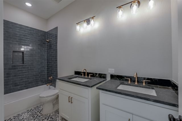 4031 Waters Edge Drive, Midlothian, TX 76065