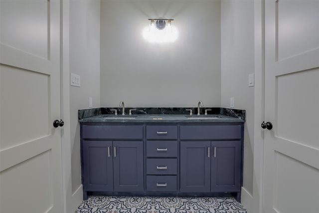 4031 Waters Edge Drive, Midlothian, TX 76065