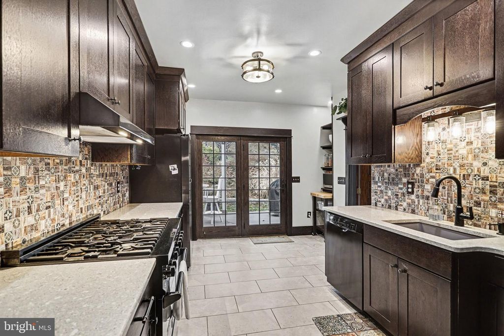 Image 11 of property listing at 29 HAYWARD HTS, Glen Rock, PA 17327