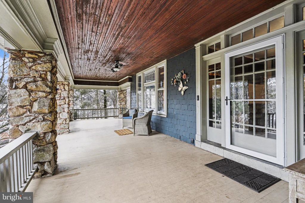 Image 3 of property listing at 29 HAYWARD HTS, Glen Rock, PA 17327