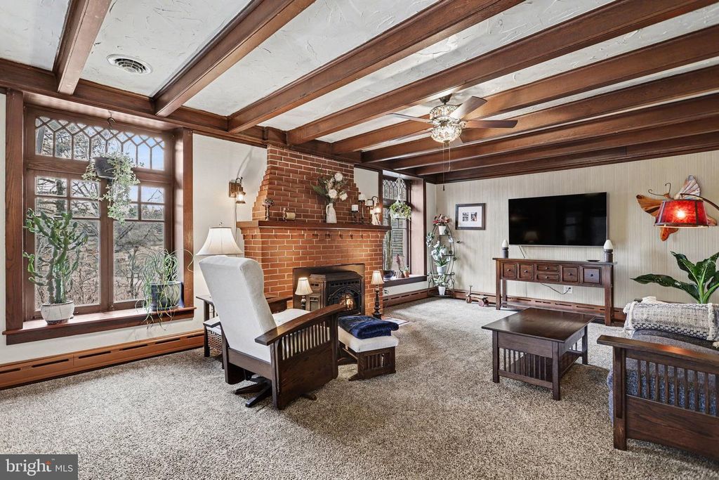 Image 6 of property listing at 29 HAYWARD HTS, Glen Rock, PA 17327