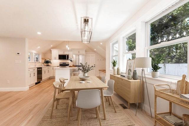 888 Phinneys Ln, Barnstable, MA 02632