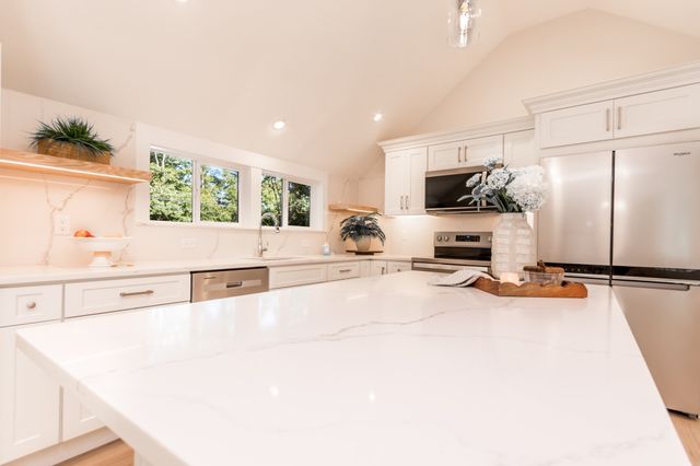 888 Phinneys Ln, Barnstable, MA 02632