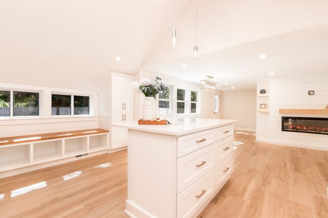 888 Phinneys Ln, Barnstable, MA 02632