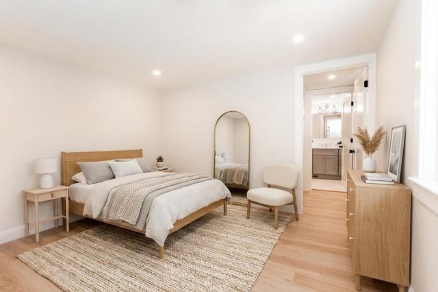 888 Phinneys Ln, Barnstable, MA 02632