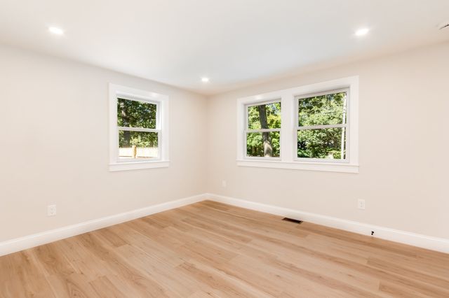 888 Phinneys Ln, Barnstable, MA 02632