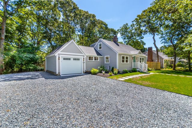 888 Phinneys Ln, Barnstable, MA 02632