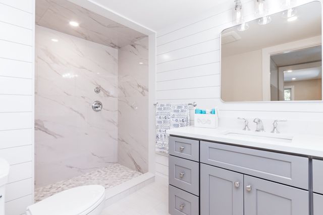 888 Phinneys Ln, Barnstable, MA 02632