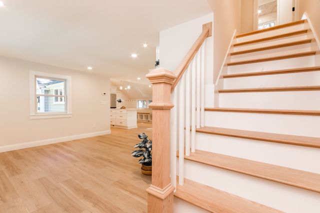 888 Phinneys Ln, Barnstable, MA 02632