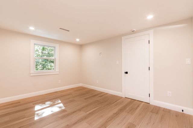888 Phinneys Ln, Barnstable, MA 02632