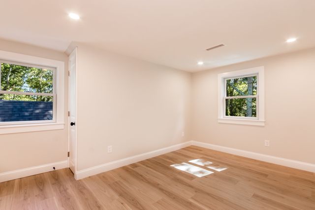 888 Phinneys Ln, Barnstable, MA 02632