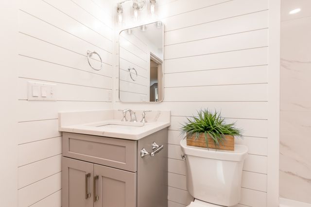 888 Phinneys Ln, Barnstable, MA 02632