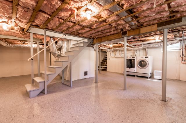 888 Phinneys Ln, Barnstable, MA 02632