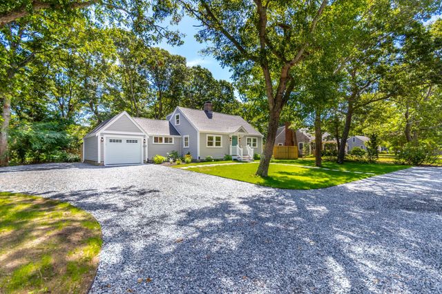 888 Phinneys Ln, Barnstable, MA 02632