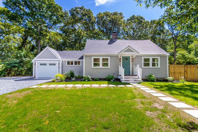888 Phinneys Ln, Barnstable, MA 02632