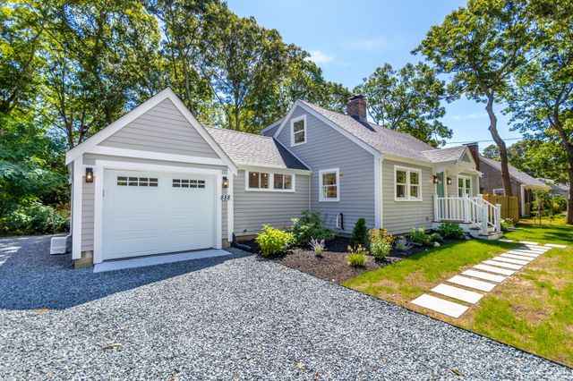 888 Phinneys Ln, Barnstable, MA 02632