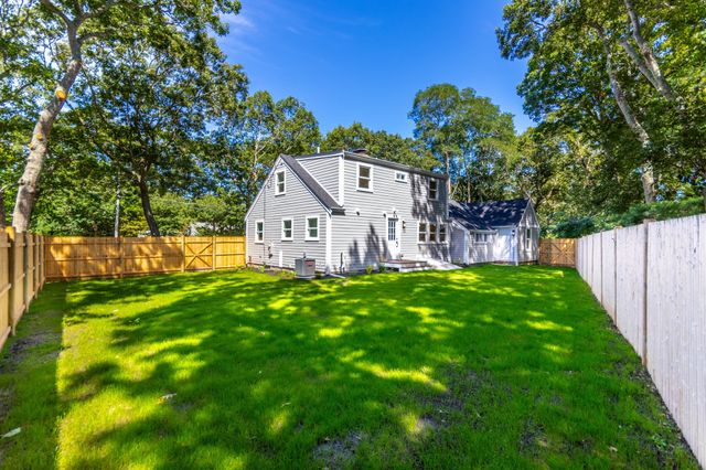 888 Phinneys Ln, Barnstable, MA 02632
