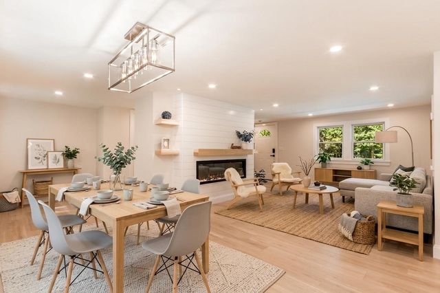 888 Phinneys Ln, Barnstable, MA 02632