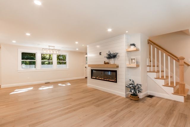 888 Phinneys Ln, Barnstable, MA 02632