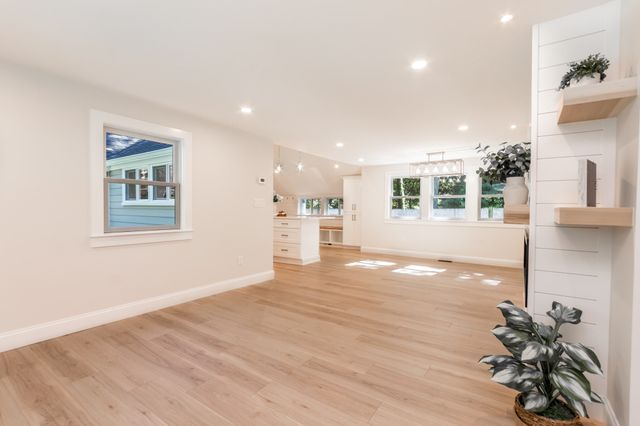 888 Phinneys Ln, Barnstable, MA 02632