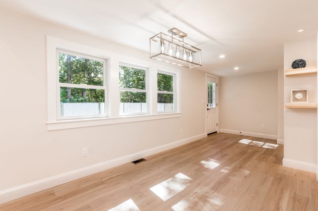 888 Phinneys Ln, Barnstable, MA 02632